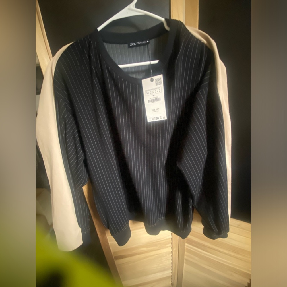 Zara Black Pinstripes pullover Size M